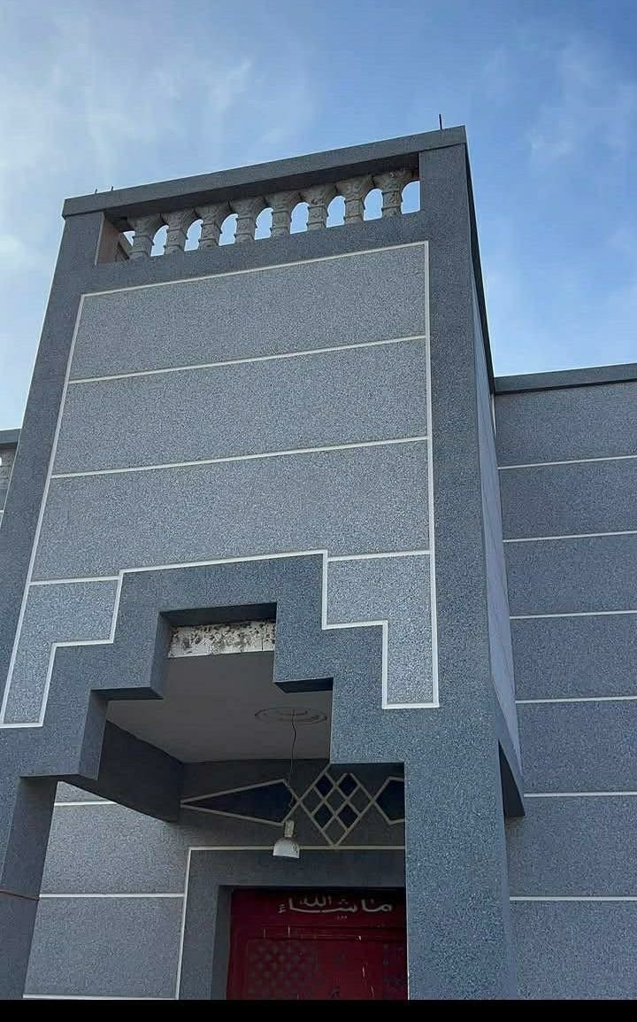 إذا كنت تبحث عن تشطيب أنيق ومميز للواجهات والمداخل، فإن كسر الرخام يمنح المكان مظهراً فاخراً وملمساً جمالياً مميزاً. ننفذ أعمال كسر الرخام…